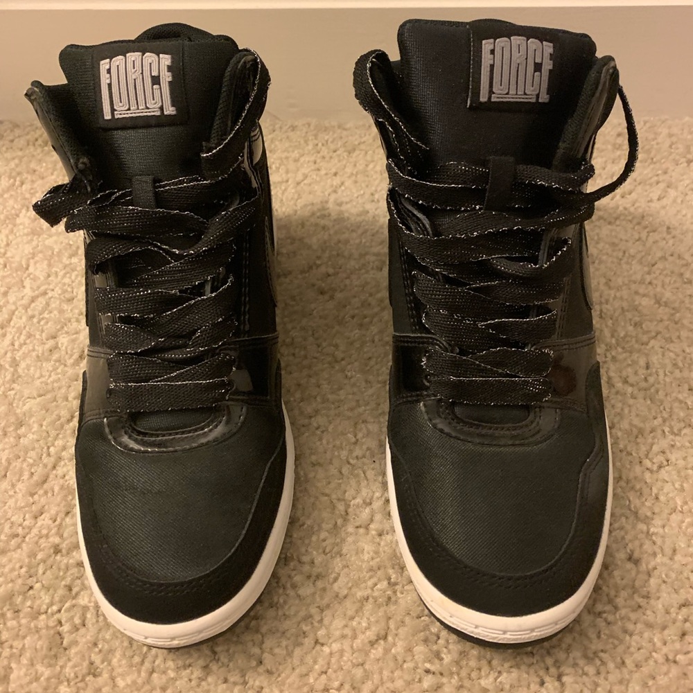 Great condition! Worn only a couple times. Nike.